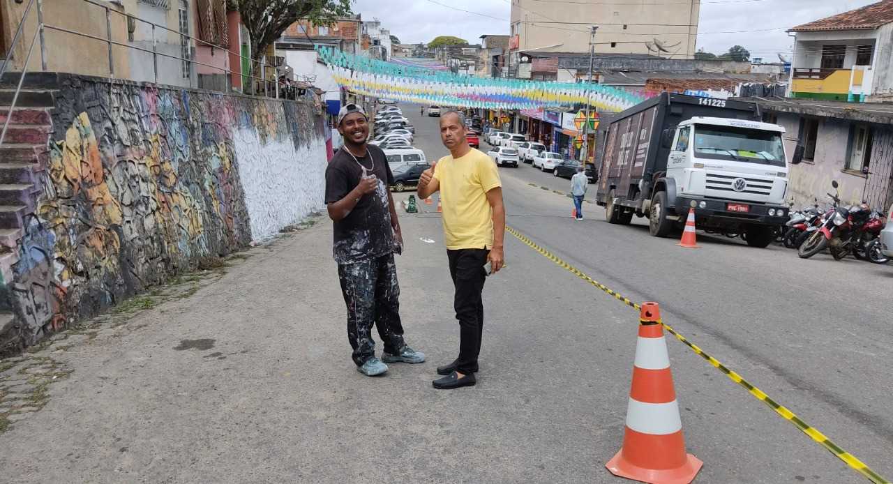 Camacã: Prefeitura ornamenta o centro da cidade com decorações, pintura e limpeza e motiva o comércio